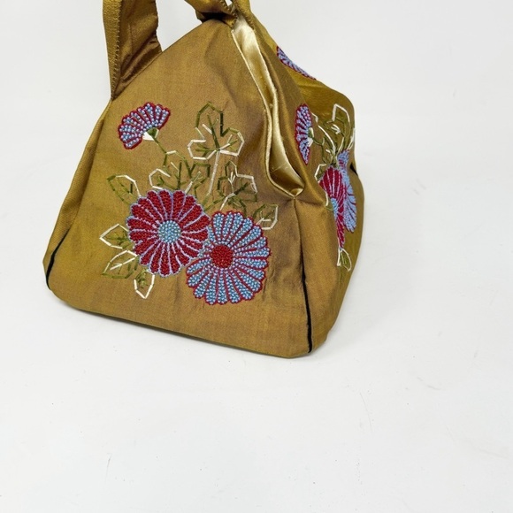 Vintage Green Satin Embroidered Asian Theme Triangle 3D Purse Bag Satchel Lined - Picture 1 of 7